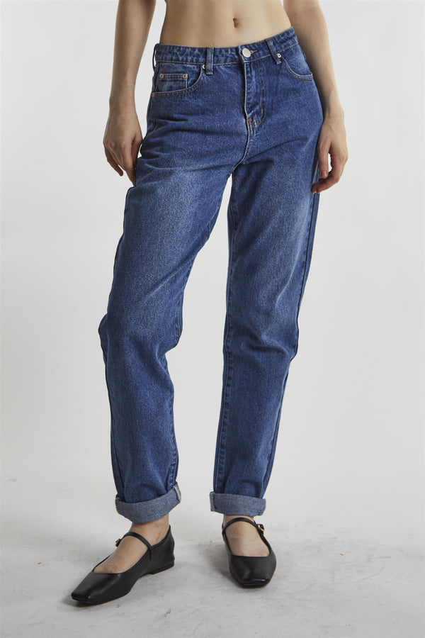 Glamorous Mid-Stonewash Low-Rise Mom-Jeans