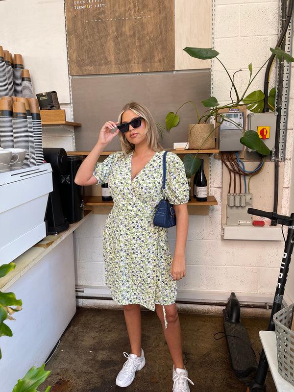 glamorous Retro Daisy Wrap Short-Sleeve Mini-Dress