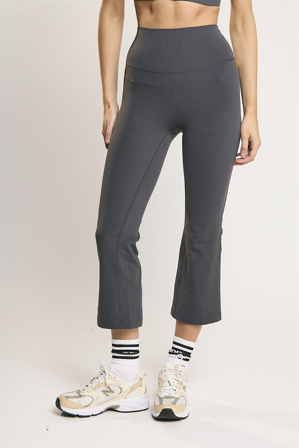 Glamorous Signature Graphite-Grey Capri Leggings