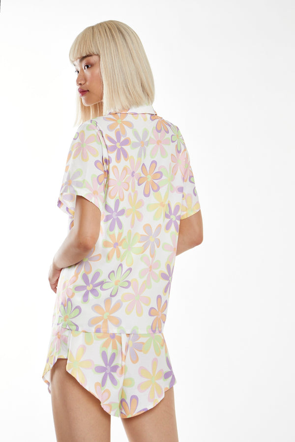 Glamorous Pastel 60s Floral Loose Fit Collared -shirt