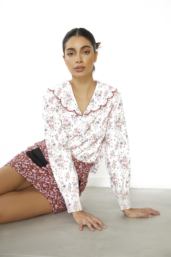 Glamorous White Vintage-Flower Scalloped Collar Top