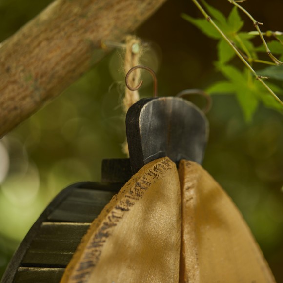 Glitzhome Glitzhome 11.75"H Unique Cute And Lifelike Bee Shaped Distressed Solid Wood Decorative Outdoor Garden Birdhouse