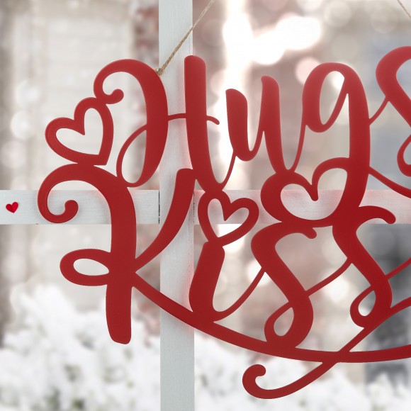 Glitzhome Glitzhome 17.75"L Valentine's Metal "Hugs& Kisses" Wall Decor