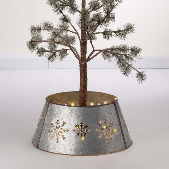 Glitzhome Glitzhome 21.65"D Snowflake Diecut Metal Tree Collar With Light String