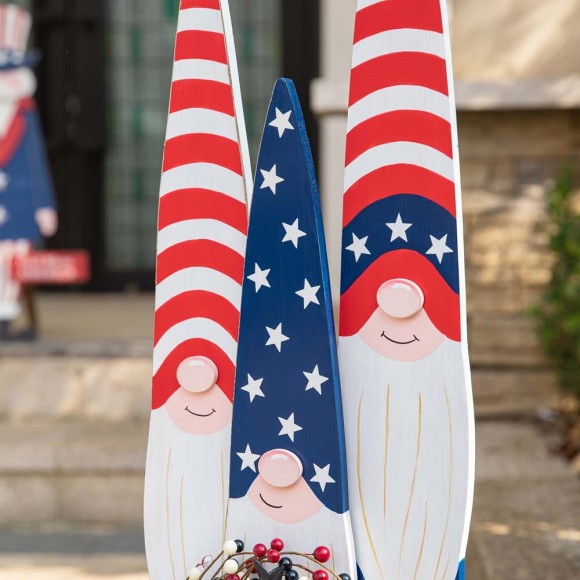 Glitzhome Glitzhome 36"H Wooden Patriotic/Americana Gnome Family With Wreath Porch Decor