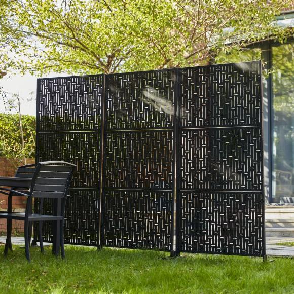 Glitzhome Glitzhome 6ft Black Galvanized Steel Bamboo Pattern Privacy Screen Fence Panel Room Divider With Riser Feet(KD)