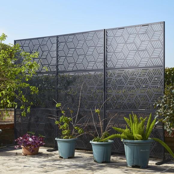 Glitzhome Glitzhome 6ft Black Galvanized Steel Geometric Pattern Privacy Screen Fence Panel Room Divider With Riser Feet