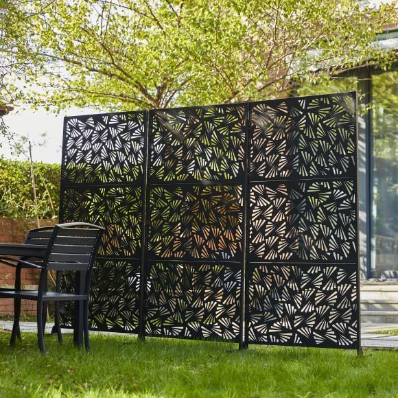 Glitzhome Glitzhome 6ft Black Galvanized Steel Irregular Geometric Pattern Privacy Screen Fence Panel Room Divider With Riser Feet(KD)