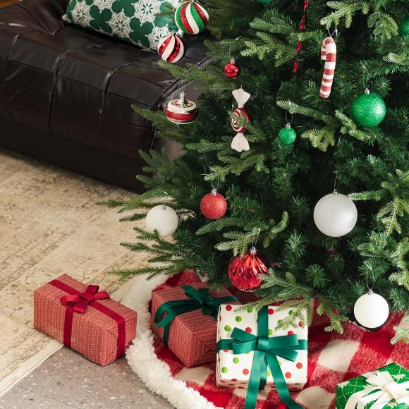 Glitzhome Glitzhome 7.5ft Green Slim Fir Artificial Christmas Tree