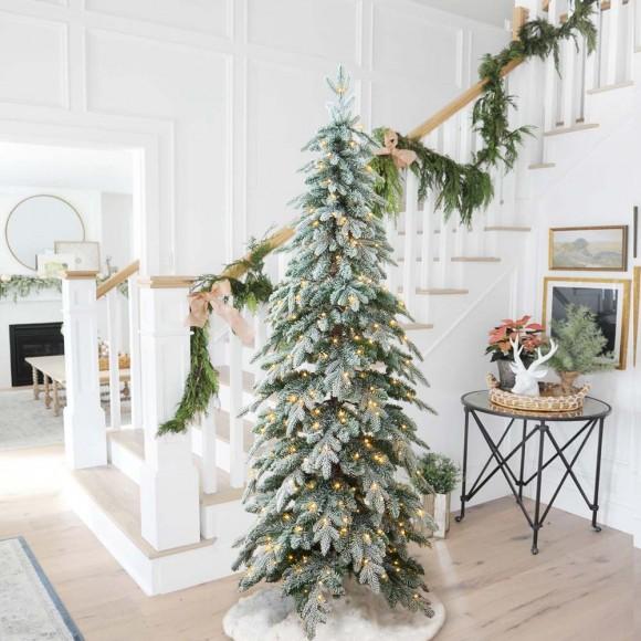 Glitzhome Glitzhome 7.5ft Pre-Lit Flocked Pencil Spruce Artificial Christmas Tree With 350 Warm White Lights