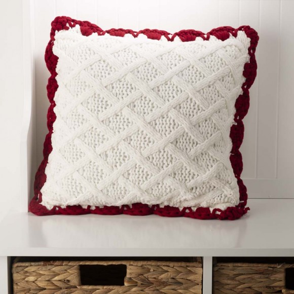 Glitzhome Glitzhome Knitted Polyester White Pillow Cover With Red Trim & Pompom