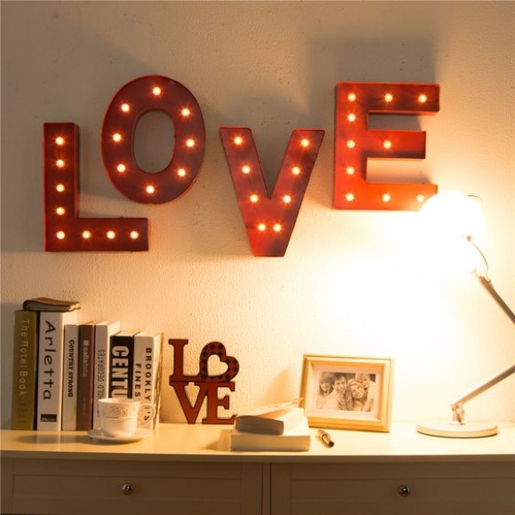 Glitzhome Glitzhome Vintage Marquee LED Lighted Letter O Sign Battery Operated Red