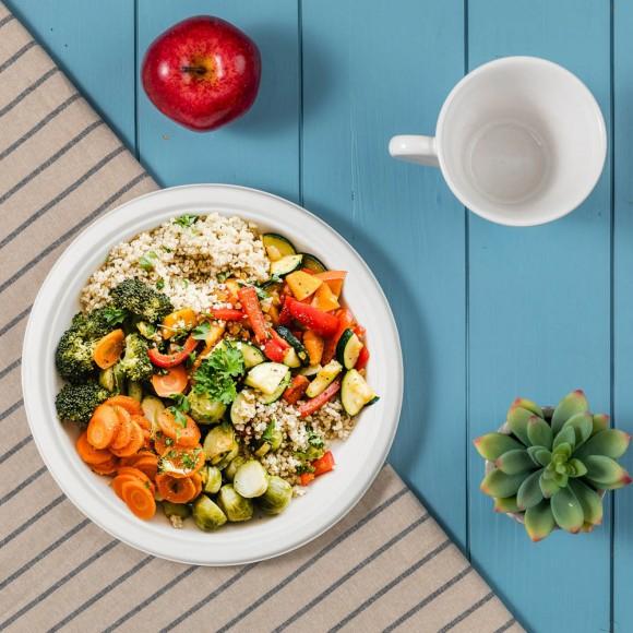 Glitzhome Oak PLUS 10 Inch White Compostable & Disposable Sugarcane Plates 300 Pack