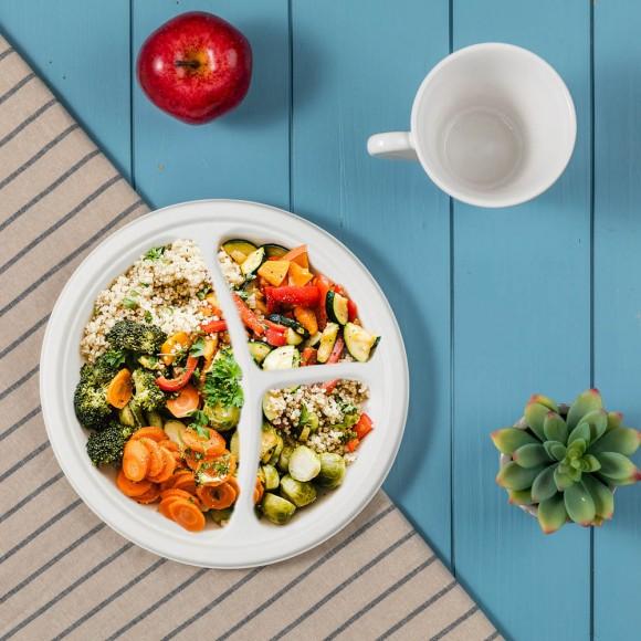 Glitzhome Oak PLUS 10 Inch White Compostable & Disposable Sugarcane Sectional Plates 300 Pack