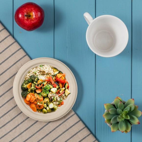 Glitzhome Oak PLUS 7 Inch Natural Compostable & Disposable Sugarcane Plates 600 Pack