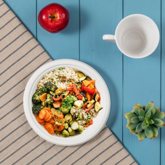 Glitzhome Oak PLUS 9 Inch White Compostable & Disposable Sugarcane Plates 300 Pack