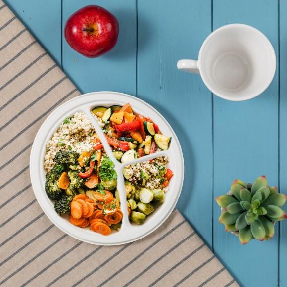 Glitzhome Oak PLUS 9 Inch White Compostable & Disposable Sugarcane Sectional Plates 300 Pack