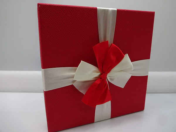 Globe Trotter 15pc L'Oreal Beauty Blockbuster Make Up Gift Box Gift Set+ Emma Hardie Make Up Bag