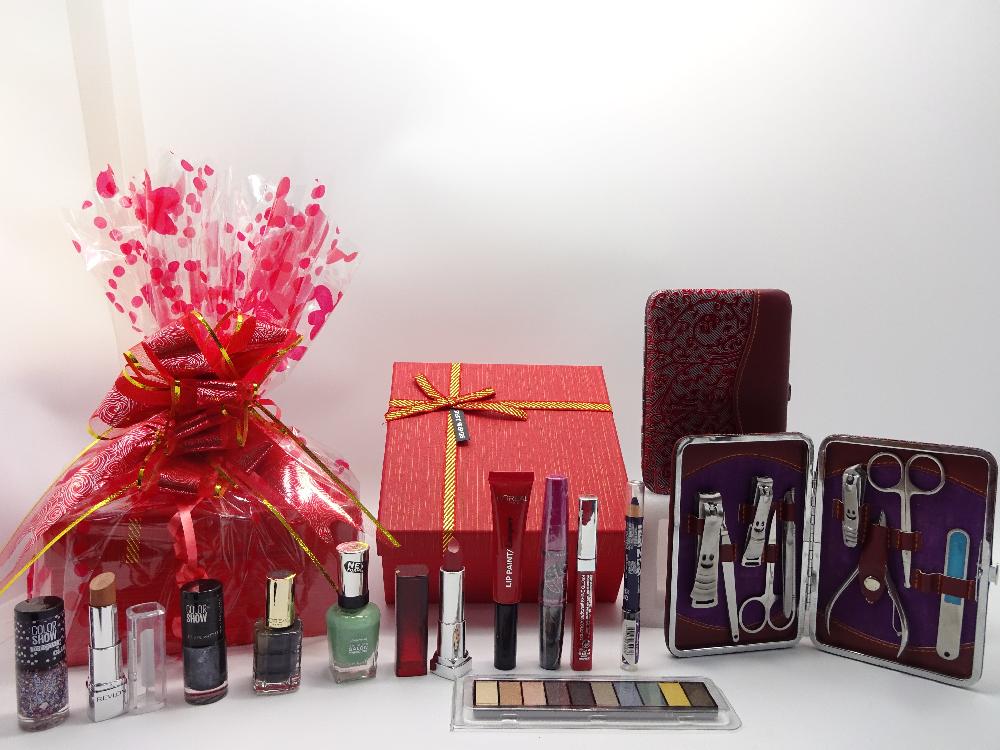 globe trotter Beauty Bundle For Women Make Up Gift Hamper Make Up Bundle Manicure Tool Set