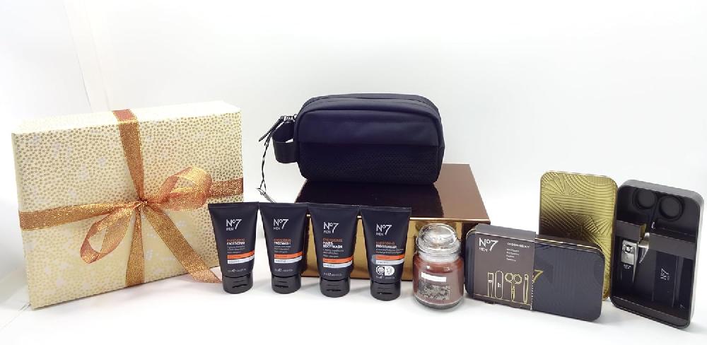 globe trotter Gift For Him Present For Men with Skincare Travel Bag Grooming Kit & Candle – Unique Gift Box for Him