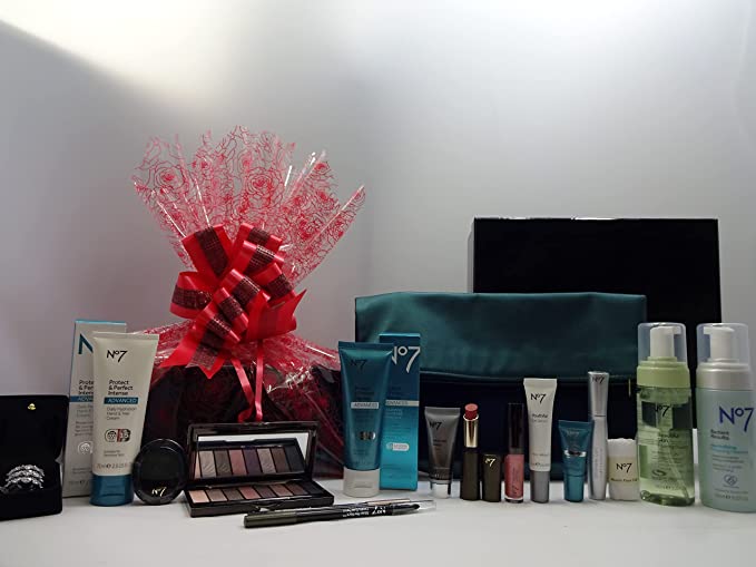 globe trotter Glory Cosmetics No7 Exclusive Skincare & Make Up Collection Gift Set Gift Hamper Gift Wrapped