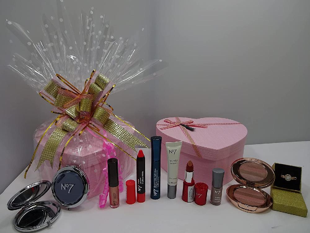 globe trotter Glory Cosmetics No7 Luxury Beauty Must Have Beauty Collection Gift Hamper Crystal Ring Included