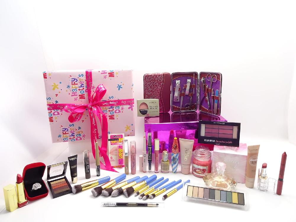 globe trotter Happy Mother's Day Present Luxury Makeup Beauty Box Gift Set For Women Perfume Scented Candle Crystal Ring Make Up Kit For Mums