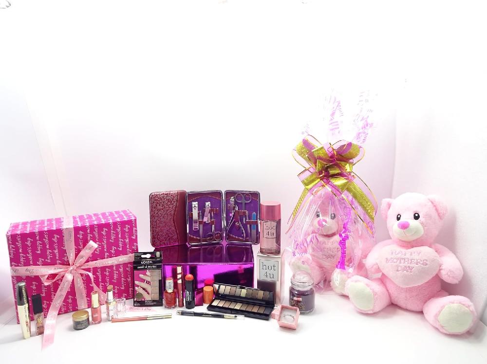 globe trotter Happy Mothers Day 2025 Gift Set For Women Luxury Beauty Box L'Oréal Make Up Bundle Free Gift Soft Mothers Day Teddy Bear Hamper