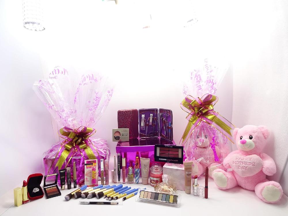 globe trotter Happy Mothers Day Gift 2025 Luxury Beauty Box Gift Set Hamper For Her Perfume Make Up Soft Mothers Day Teddy Bear Hamper Included