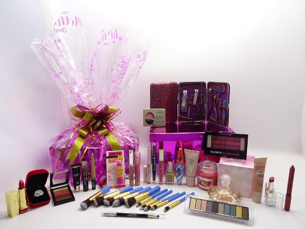 globe trotter Happy Mothers Day Hamper For Her Luxury Beauty Box Gift Set Perfume Make Up Scented Candle Crystal Ring Manicure Kit