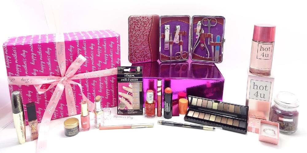 globe trotter Happy Mothers Day Present Wrapped Luxury Makeup Gift Set For Women Perfume Scented Candle Included In This Beauty Box