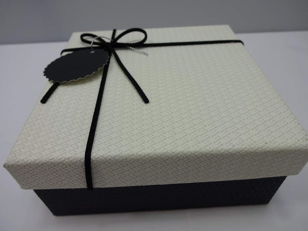 Globe Trotter L'Oreal 5pc Beauty Bundle Make Gift Set For Her Eyeshadow Nail Colour Lip Gloss Set