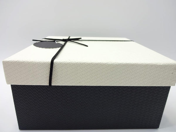 Globe Trotter L'Oreal 6pc Glamour Beauty Bundle Collection Gift Box Gift Set Foundation