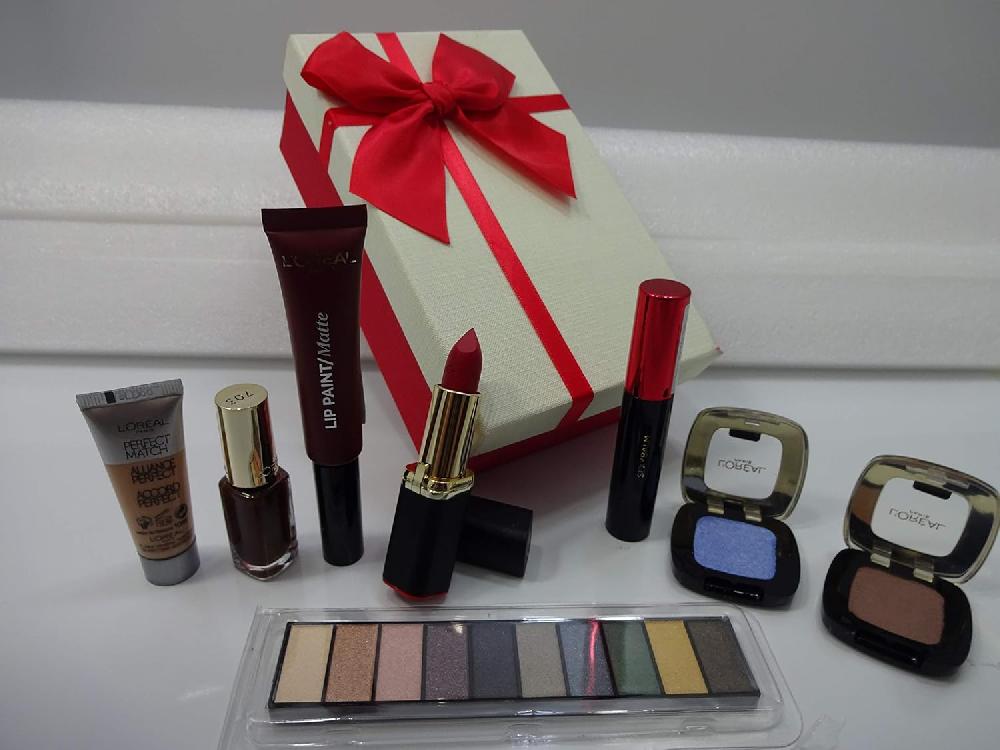 globe trotter L'Oreal 7pc Make Up Beauty Bundle Gift Box Gift Set For Women + Free L'Oreal Foundation
