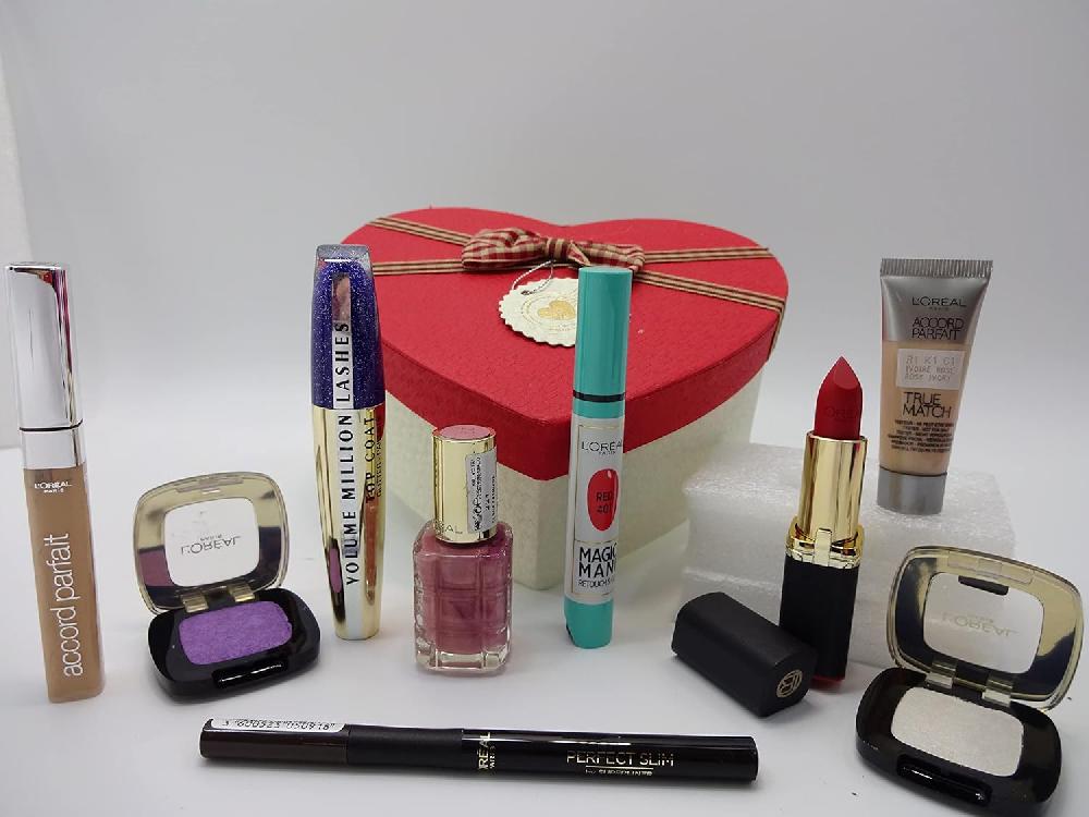globe trotter L'Oreal 8pc Glamour Beauty Gift Box Gift Set + Free Foundation
