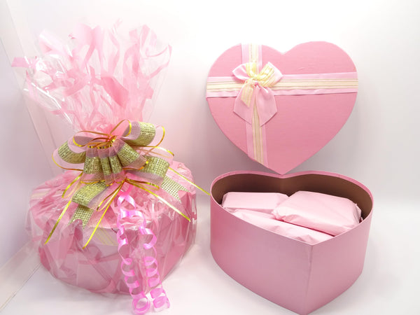 Globe Trotter L'Oreal Beauty Blockbuster Make Up Gift Hamper For Ladies 24 Piece L'Oreal Make Up Beauty Box & Make Up Bag