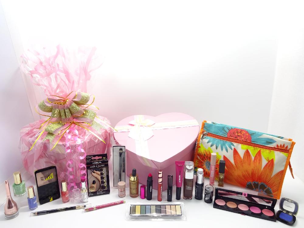 globe trotter L'Oreal Beauty Blockbuster Make Up Gift Hamper For Ladies 24 Piece L'Oreal Make Up Beauty Box & Make Up Bag