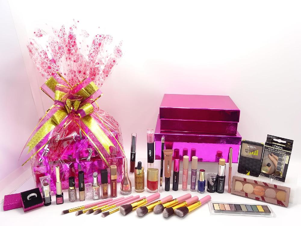 globe trotter L'Oréal Premium 24pc Makeup Beauty Box Luxury Gift Hamper For Her