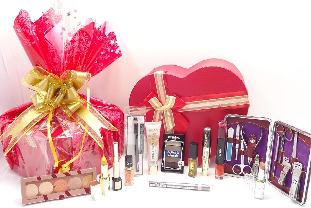 globe trotter Loreal Glamorous Beauty Box Gift Set For Women - Luxury Hamper For Her With Makeup & Manicure Kit
