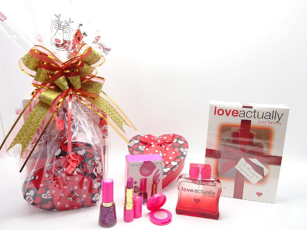 globe trotter Love Actually 100ml Perfume & 3pc Make Up Kit Gift Hamper Beauty Bundle