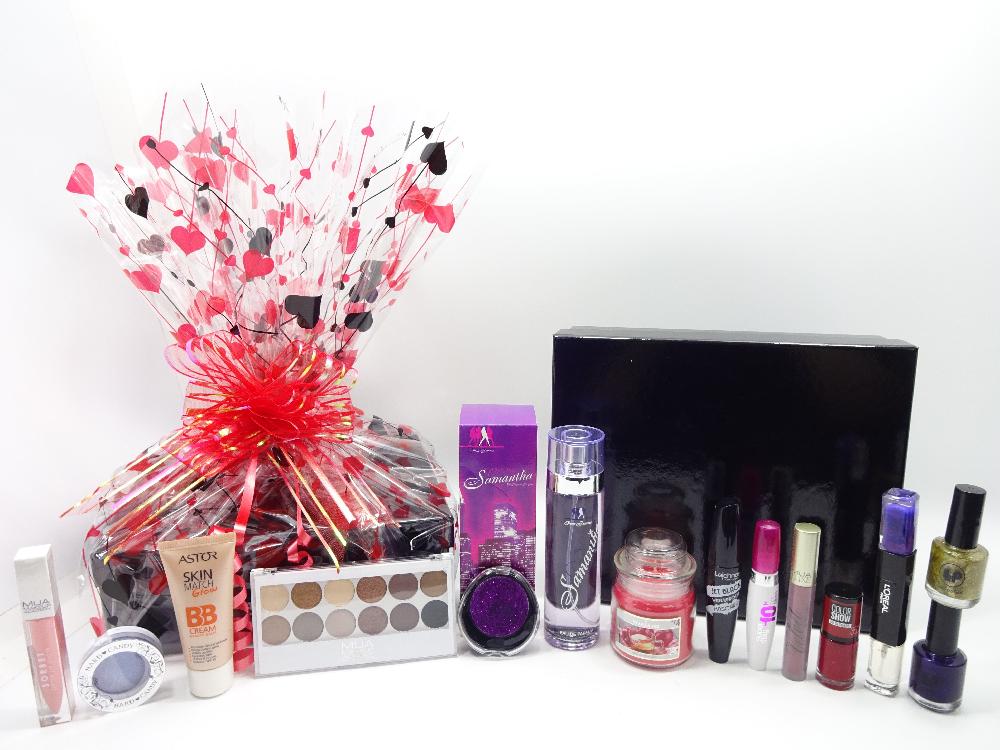 globe trotter Luxury 14 Piece Perfume Candle & Makeup Gift Hamper for Women | Gift Box Set with Heart Wrapping | Perfect Gift for Any Occasion