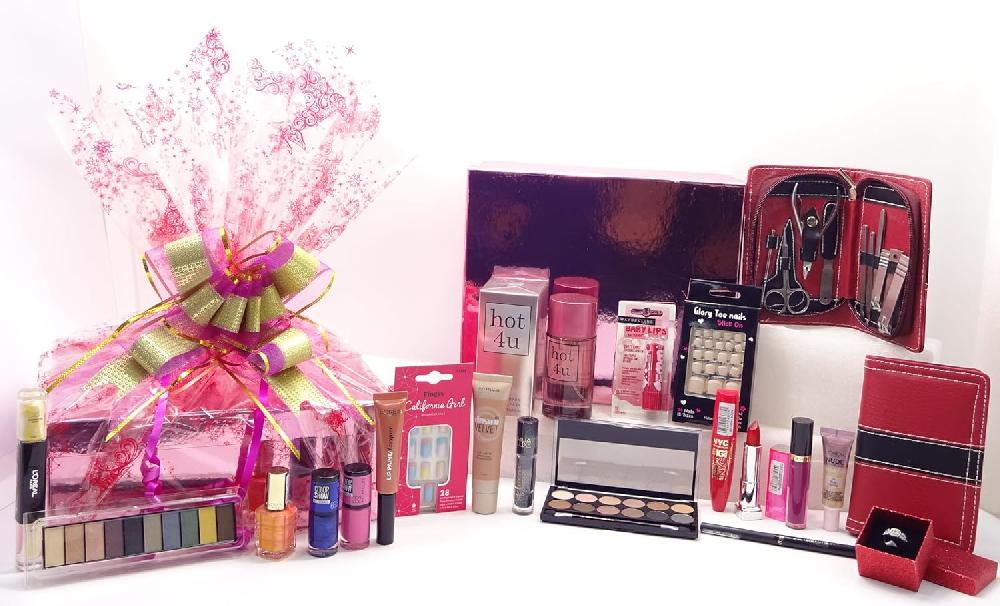 globe trotter Luxury 21pc Beauty Blockbuster Gift Box Gift Hamper Mix Brands Make Up Lot Perfume Nails Toe Nails Manicure Tool Set + Foundation + Crystal Ring Luxury Gift Hamper For Her