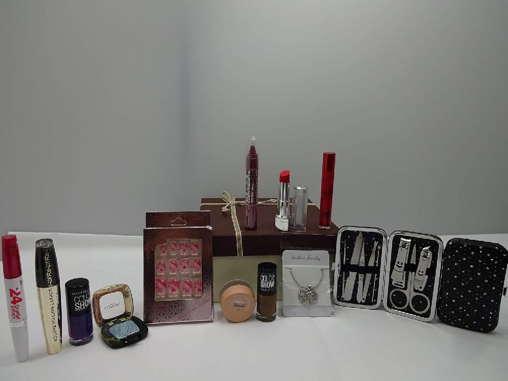 globe trotter Luxury Beauty 10pc Make-Up Beauty Bundle Gift Set For Women 8pc Manicure Kit + Free Crystal Pendant