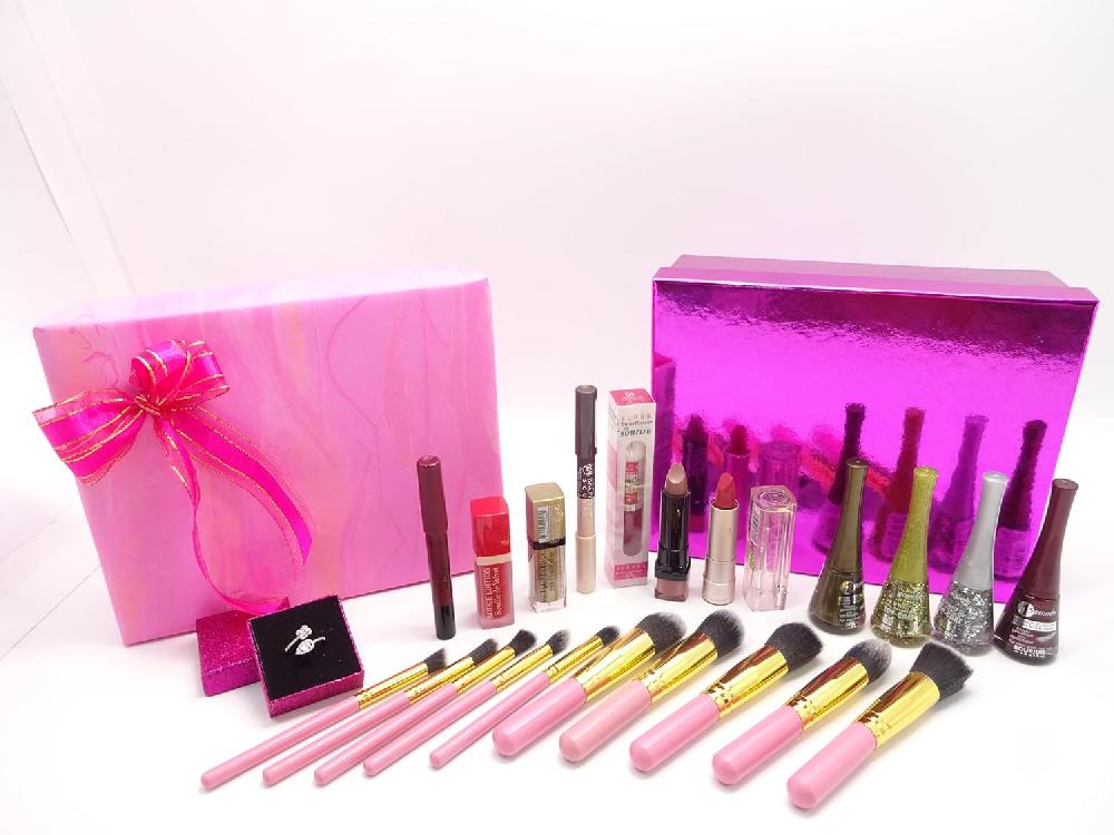 globe trotter Luxury Makeup Gift Set Present for Women – Bourjois 11pc Beauty Box with Free Kabuki Brush Set & Crystal Ring in Jewellery Box