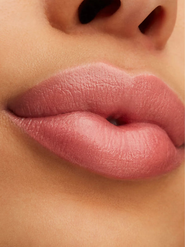 Globe Trotter MAC Lustreglass High-shine Lipstick 542 SELLOUT