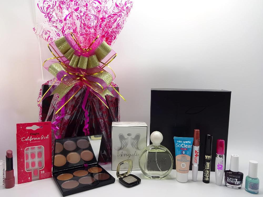 globe trotter Make Up & Perfume Collection Beauty Bundle Gift Hamper