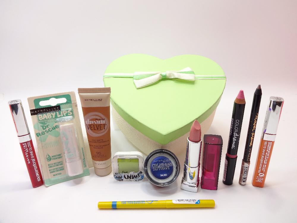 globe trotter Maybelline 10 Piece Make Up Valentines Gift Set For Ladies