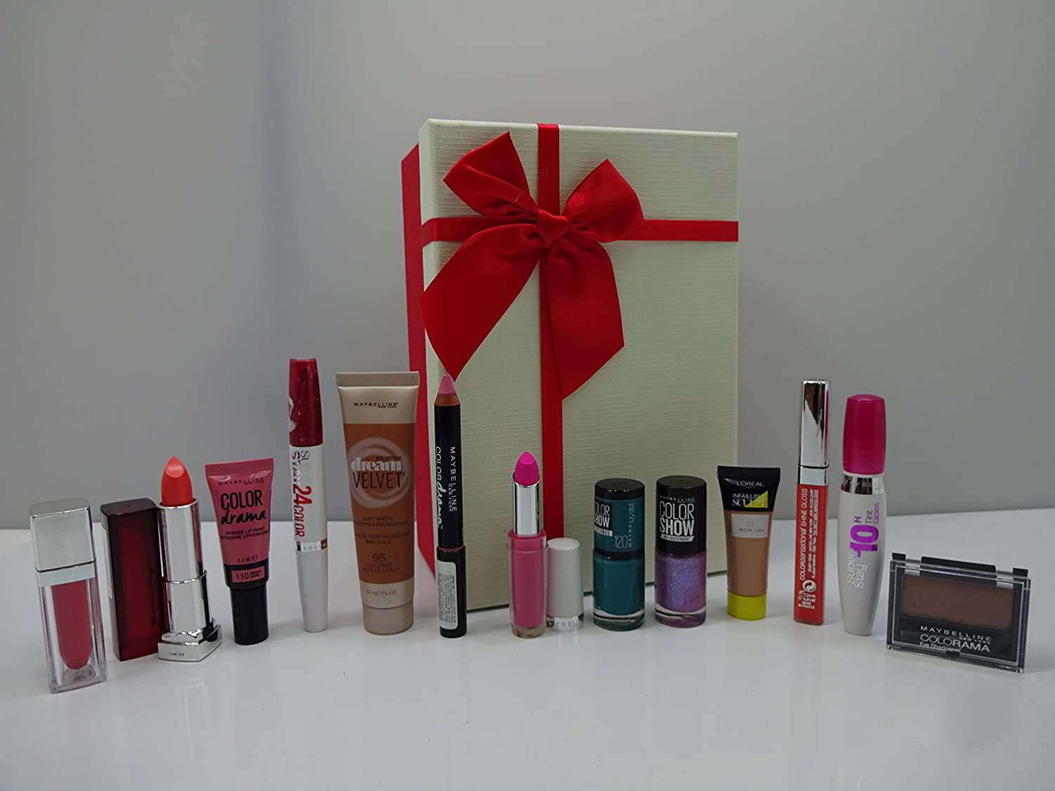 globe trotter Maybelline 12pc Make Up Beauty Box Gift Set For Her + Free Foundation