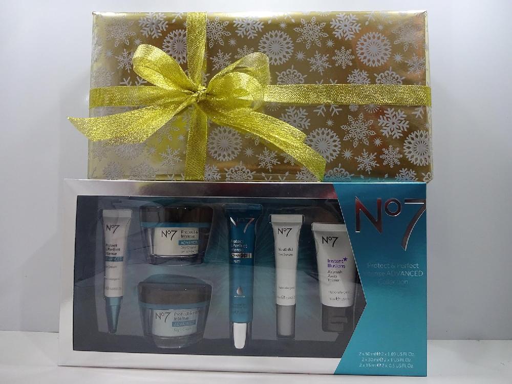 globe trotter Mothers Day Present For Her No7 Protect and Perfect Intense ADVANCED Collection Gift Set Free Gift Wrapped Special Limited Edition