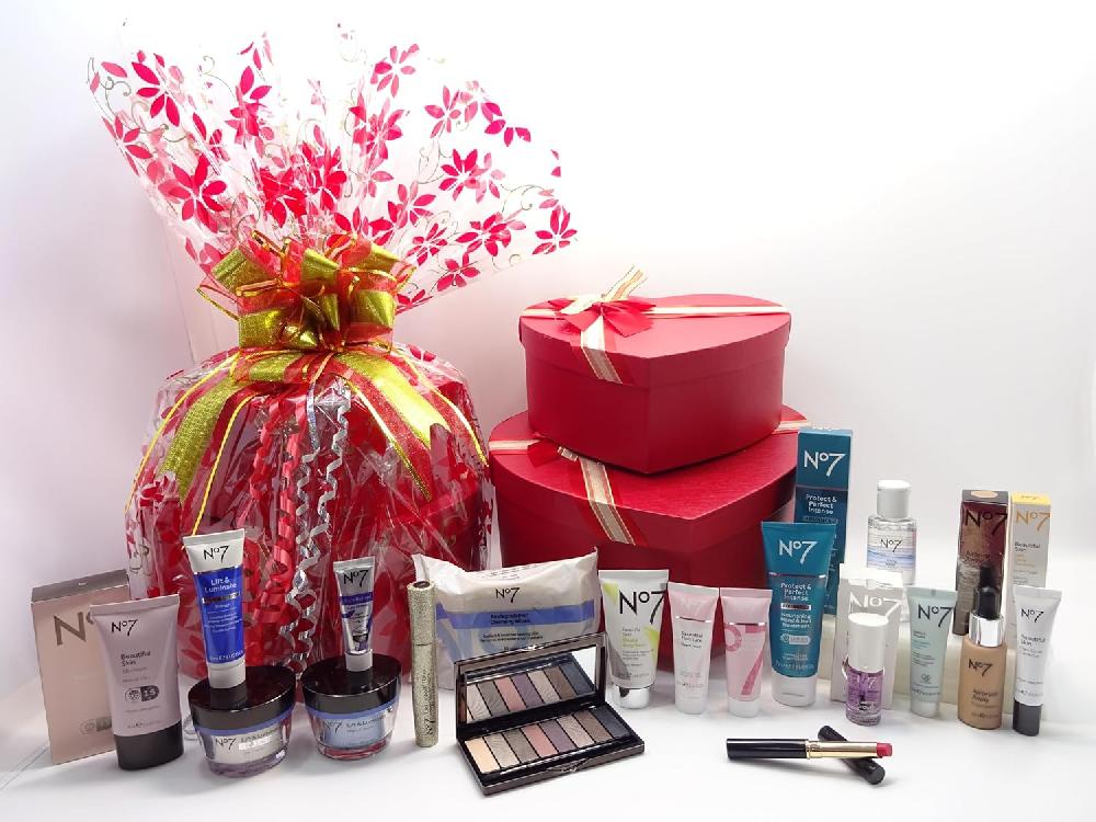 globe trotter No.7 Unique Gift Hamper The Blockbuster Collection Skincare & Makeup Beauty Box Gift Hamper Lift & Luminate Gift Set